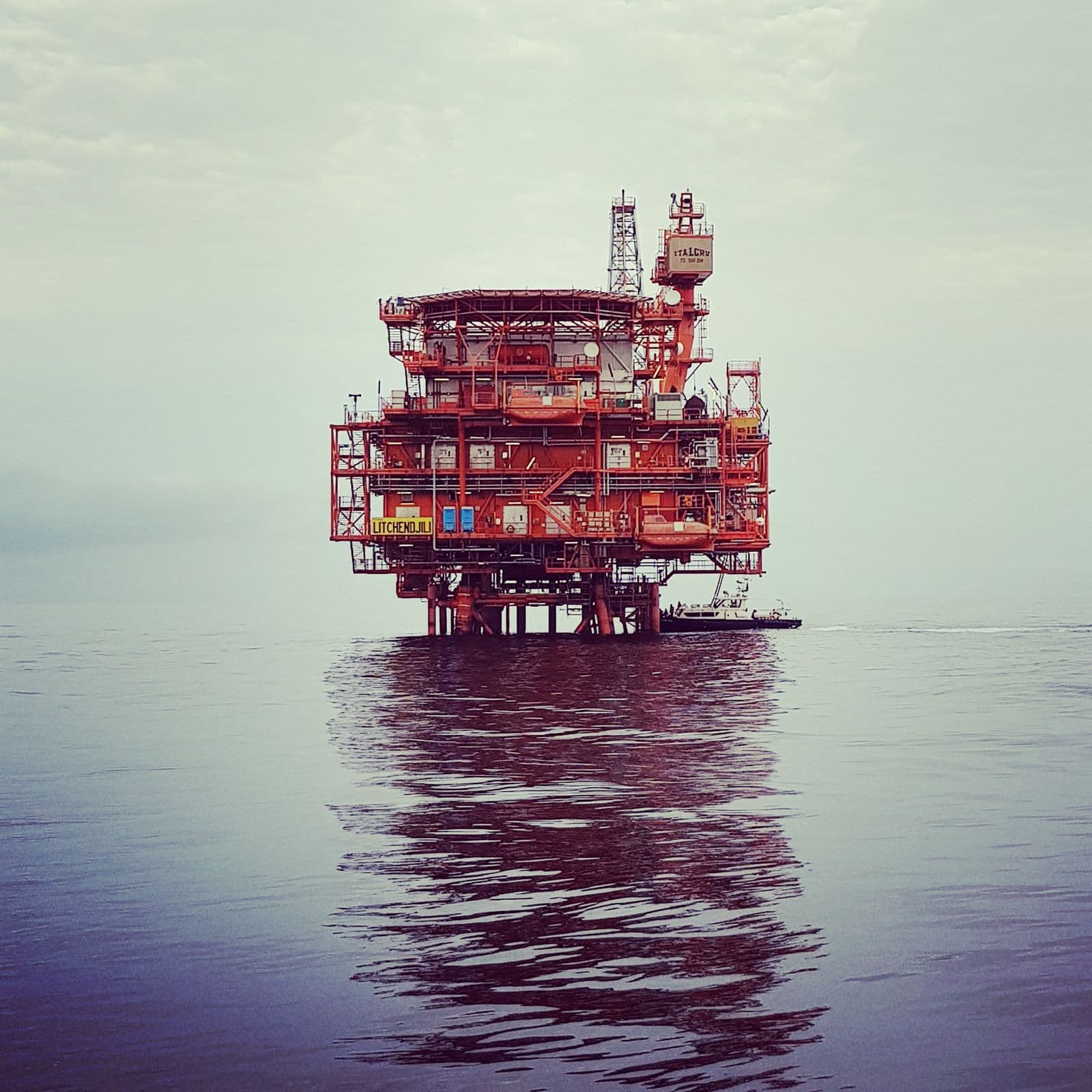 Plateforme pétrolière et gazière offshore