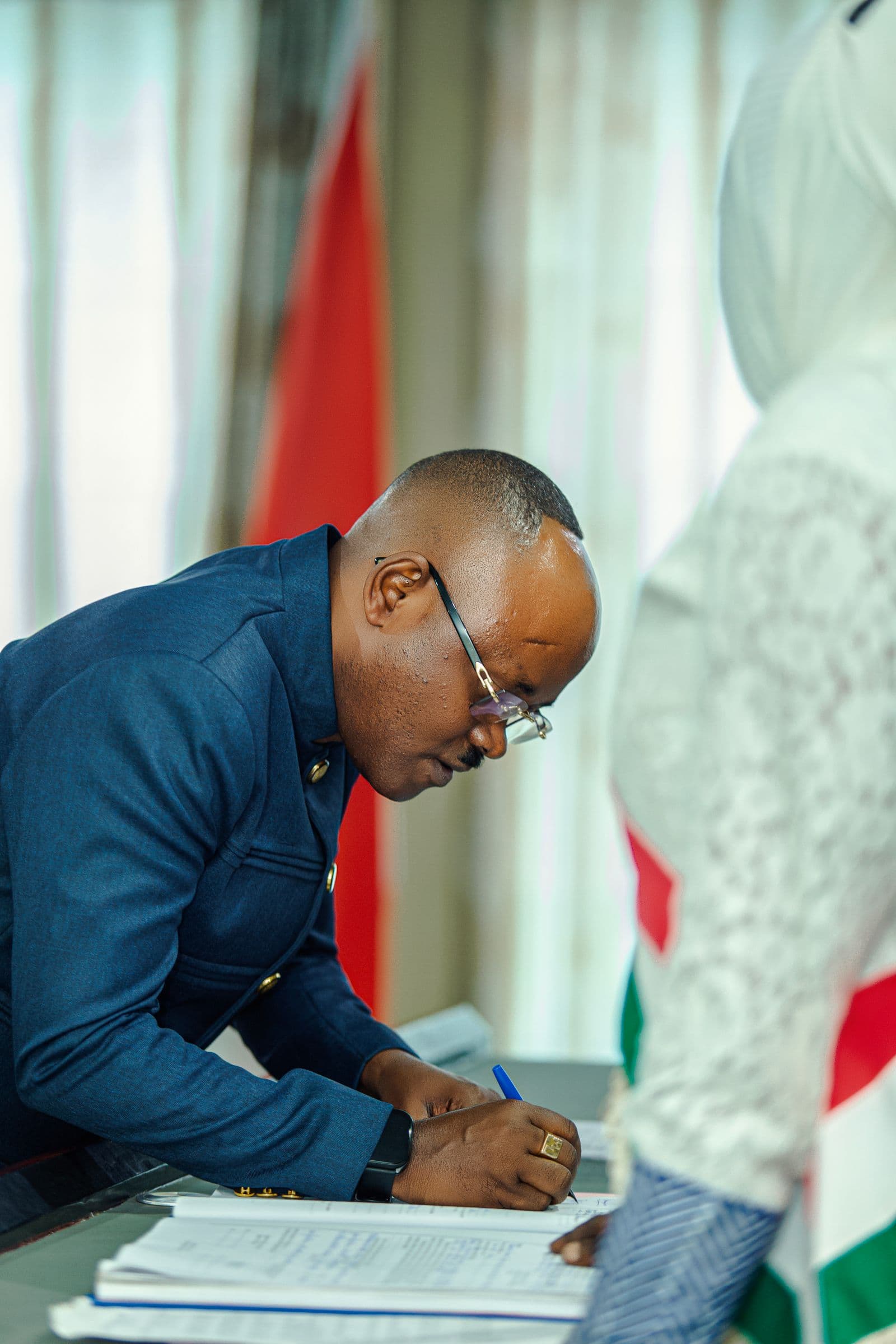 Signature officielle d’un contrat dans le cadre d’une procédure publique
